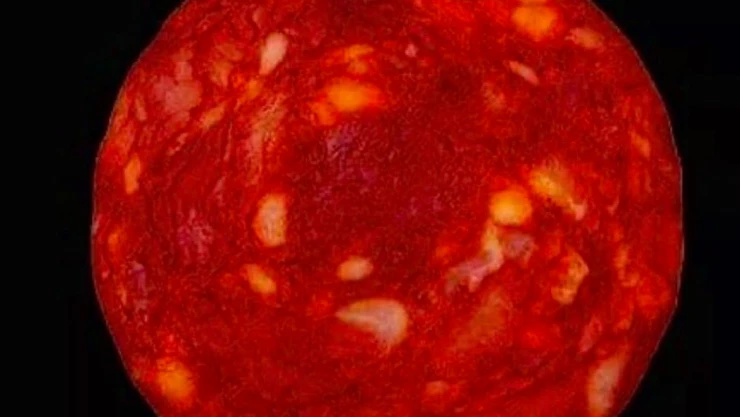 Científico presenta rodaja de chorizo como nueva estrella descubierta