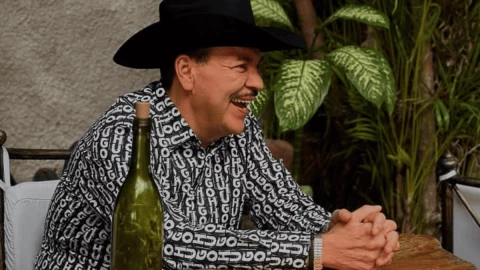 Julio Preciado es hospitalizado de emergencia este es el estado de salud del cantante.png