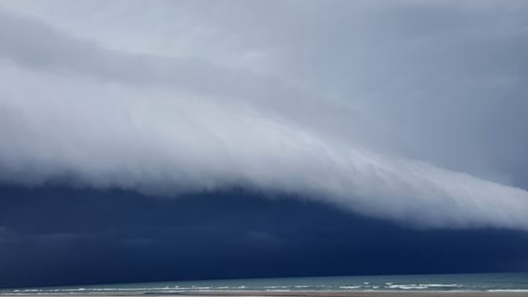 ¿Tsunami de nubes? Así se forma este impresionante fenómeno en el cielo