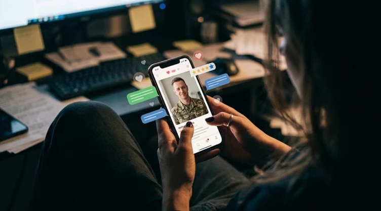 Falsos militares usan aplicaciones de citas para estafar a personas: así operan