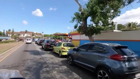 Largas filas las estaciones de gasolina de La Habana, Cuba, generaron preocupación entre los cubanos, luego de que medios locales informaron sobre un racionamiento de combustible.