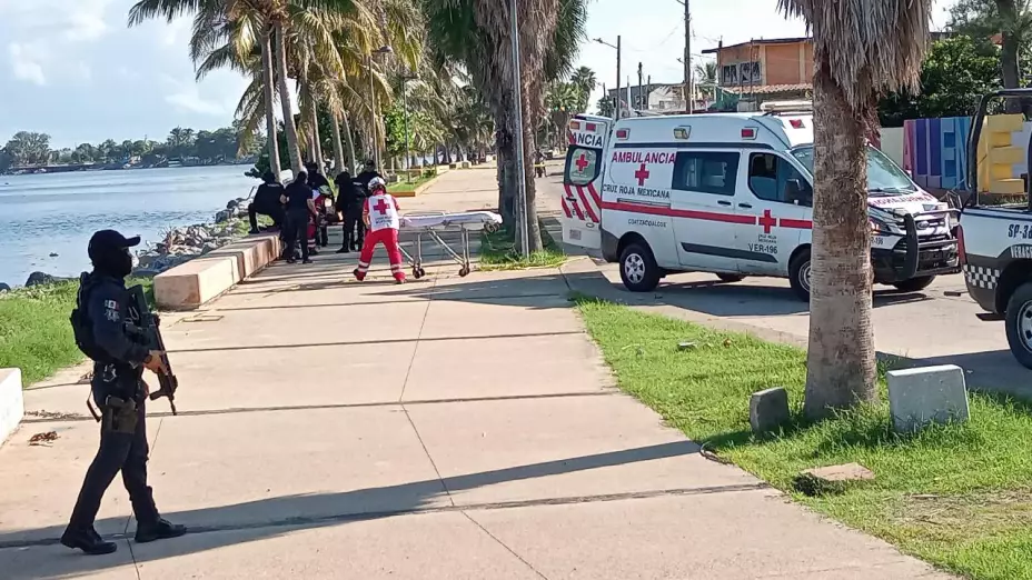 Atacan a balazos a hombre en muelle del transbordador de Villa Allende, Coatzacoalcos ¿Quién es?