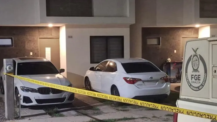 Vehículos asegurados en Vía San José, Culiacán.jpg