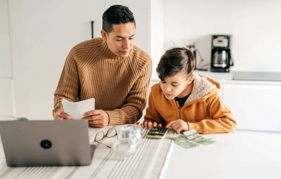 istockphoto-educación-financiera-hijos.jpg