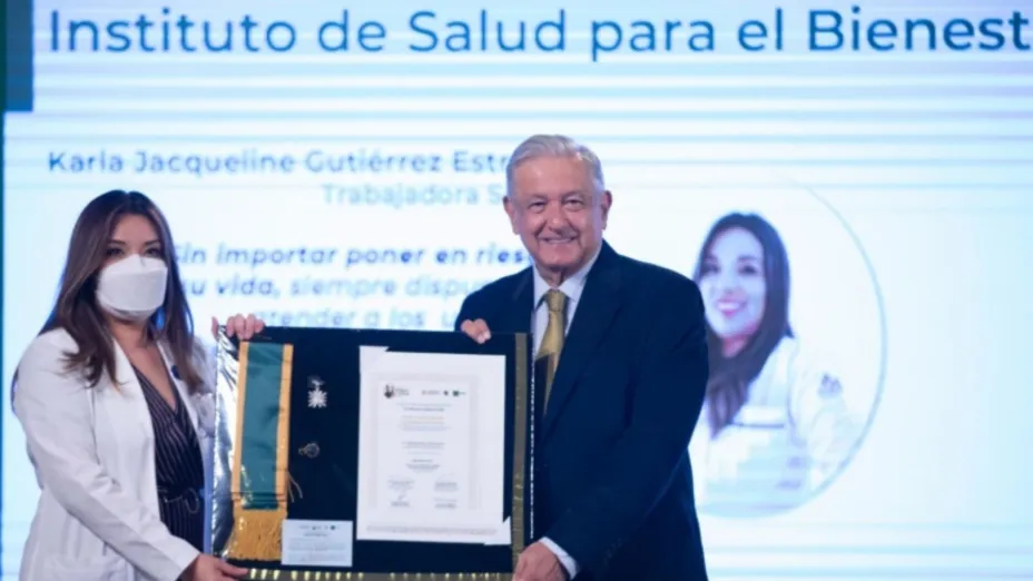 AMLO 24 AGO 2021 RECONOCIMIENTO MIGUEL HIDALGO EN GRADO BANDA A PERSONAL DE SALUD.jpg