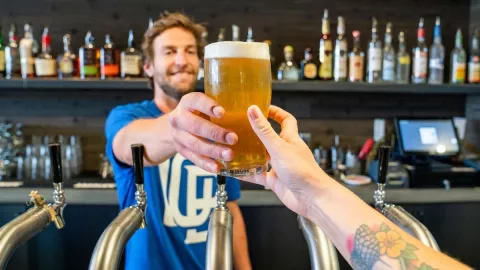 Alcohol aumenta la atracción sexual entre hombres 2.jpg