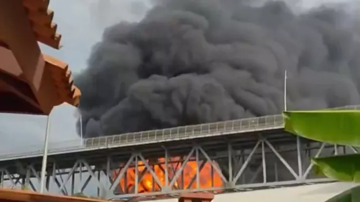 ¡Explota otra pipa en un puente! Hay una persona sin vid4 (VIDEO).jpg