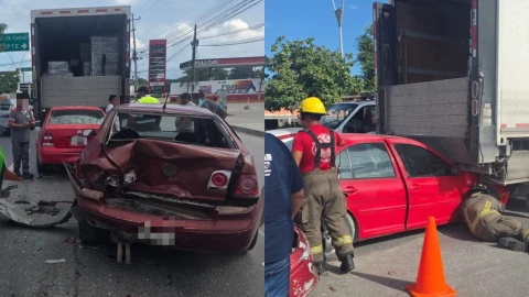 Coche termina debajo de camión de carga tras accidente entre 4 vehículos en la Av. López Portillo de Cancún: ¿Qué pasó?