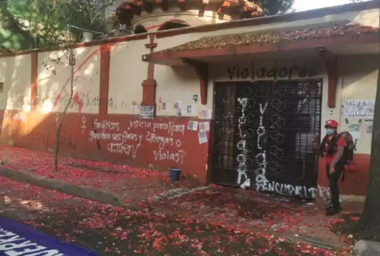 protesta-encapuchadas (1).jpg