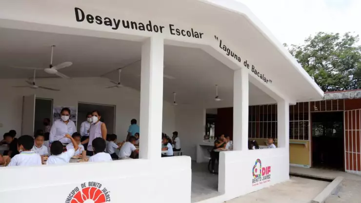 Miles de niños y adolescentes han sido beneficiados con becas, mochilas y útiles escolares en Cancún