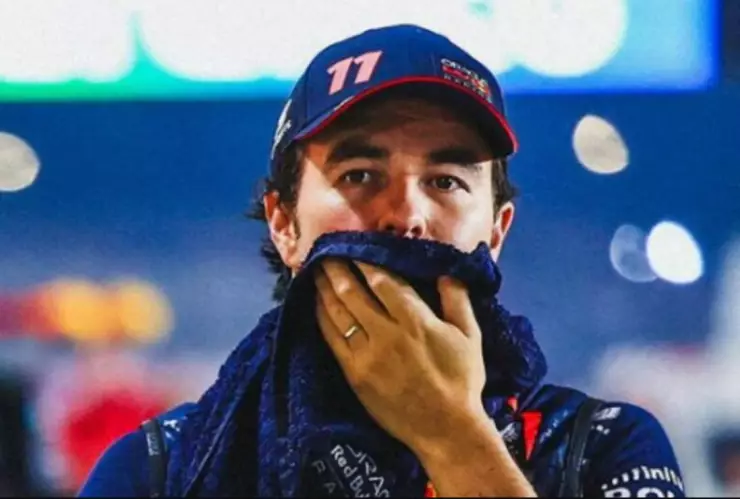 Checo Pérez choca y queda fuera del Gran Premio de México