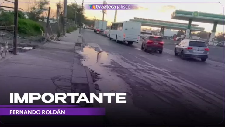 ¡Sin clientes! Fuga de aguas negras afecta a negocios de comida en Adolf B. Horn