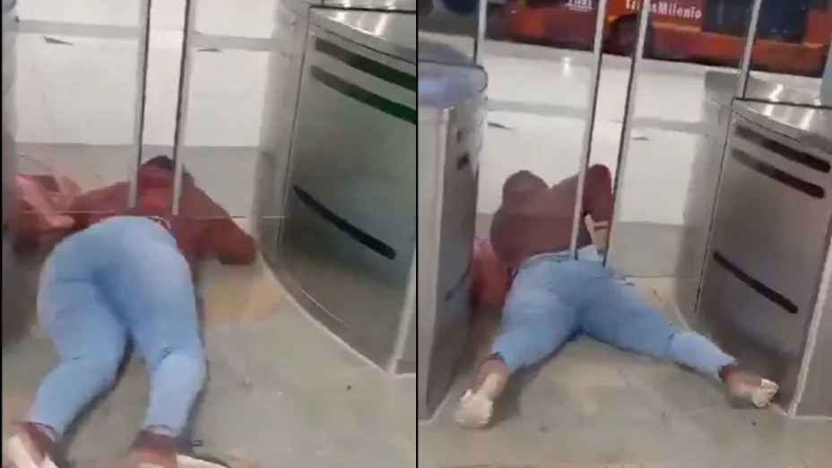 ¡Insólito! Mujer intenta pasar sin pagar al transporte público y queda atrapada en la puerta