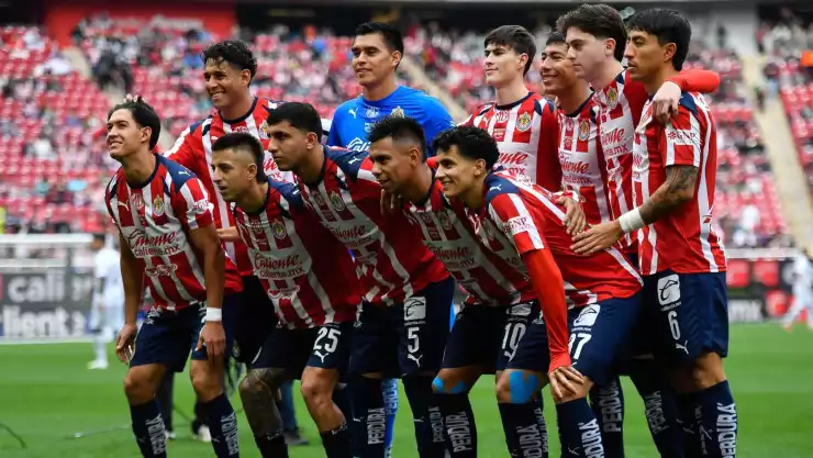 Alineación de Chivas en el Clausura 2026 de la Liga BBVA MX