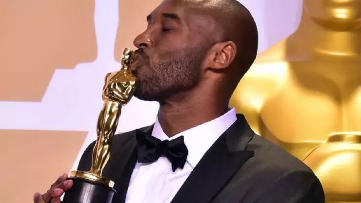 Precios Oscar 2023_ ¿De qué está hecha la estatuilla