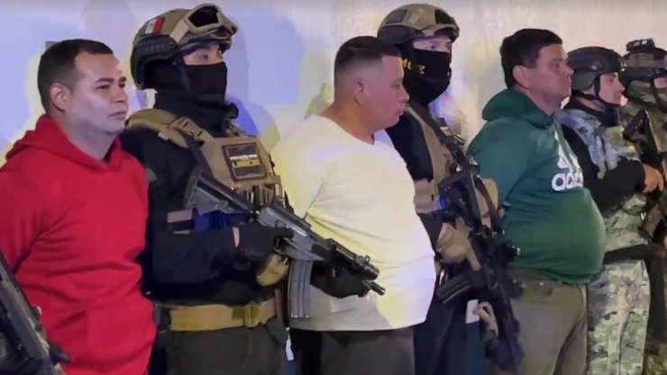 Por robar autos, fueron detenidos esta madrugada mientras dormía