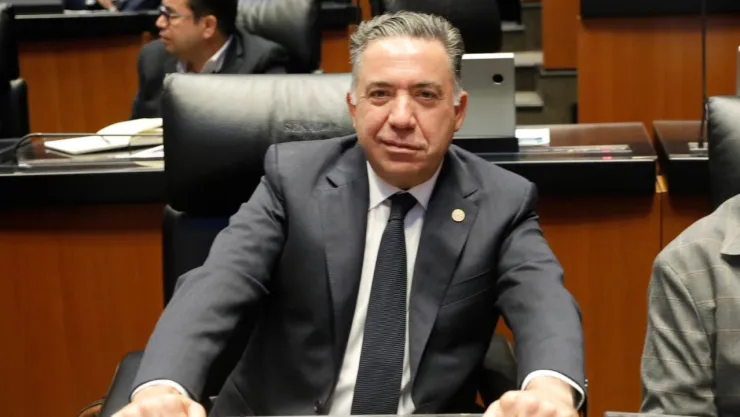 Enrique Inzunza regresa al Senado y recupera fuero tras licencia exprés.