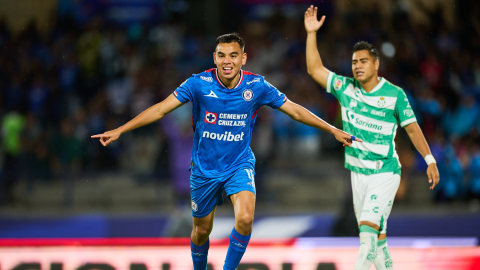 Charly Rodríguez anota de chilena con Cruz Azul ante Santos Laguna