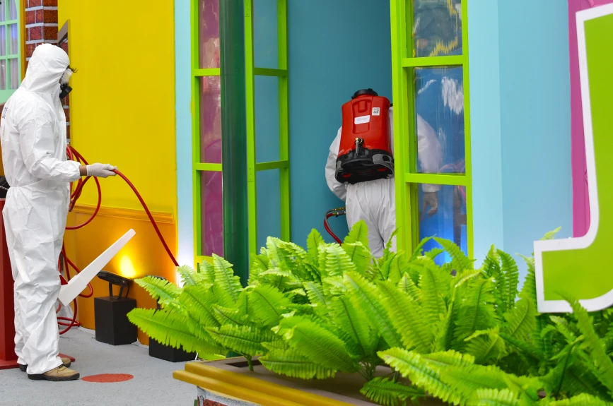 ASÍ ES COMO “CLEAN ADN” SANITIZA EL CONTENEDOR DEL JUGUETÓN AZTECA