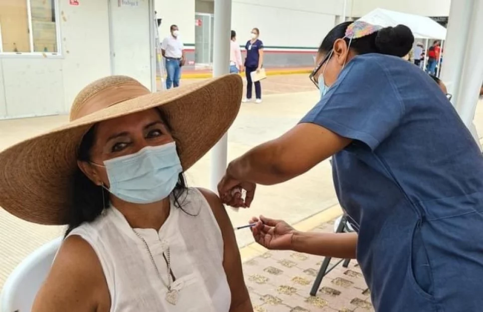 Regidora por Morena en Acapulco presume que ya se vacunó contra la COVID-19