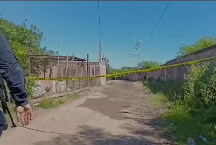 Asesinan a dos hombres en El Barrio, les dejan un carro de juguete encima.jpg