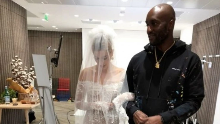 Hailey Bieber rinde homenaje al diseñador de su vestido de novia, Virgil Abloh