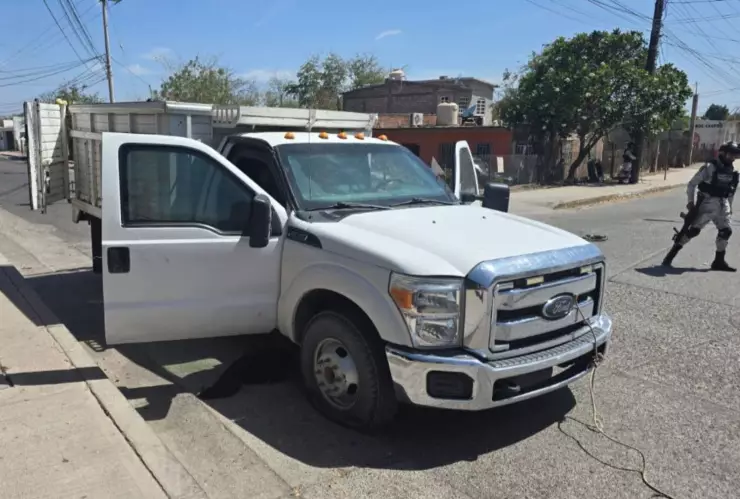 Aseguran camioneta blindada en Guamúchil, Sinaloa.jpg