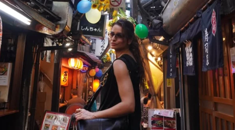 aislinn derbez.png