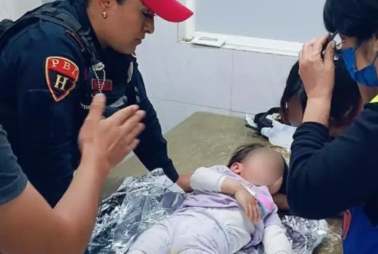 Policia salva a bebe en estacion Merced Metro CDMX