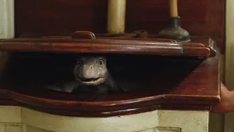 Escena de la película ‘Mi Mascota es un Monstruo’ (The Water Horse: Legend Of The Deep) con Alex Etel como Angus MacMorrow por Azteca 7.