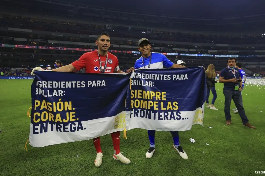 9 Jesús Corona campeón liga mx cruz azul 2021.jpg