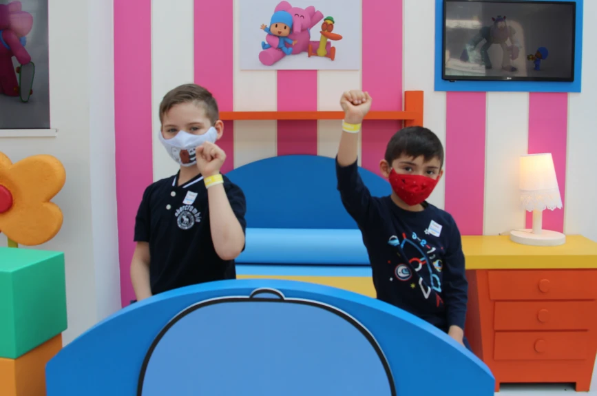 Pocoyo y sus amigos en el gran contenedor del #JuguetónAzteca