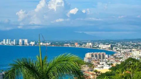 Sigue la alerta de mar de fondo en playas de Puerto Vallarta