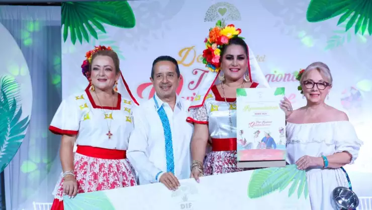 Recaudan fondo con el Desayuno del Traje Regional Quintanarroense
