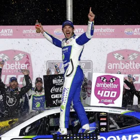 Daniel Suárez festeja victoria en NASCAR.jpg