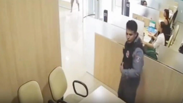 Delincuentes se hacen pasar por policías para consumar el robo a un banco