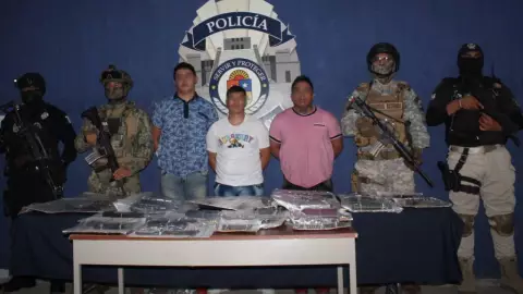 Autoridades detienen a 3 hombres con armas en Benito Juárez