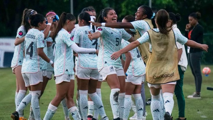 México Femenil Sub-20 festeja triunfo ante República Dominicana.jpg