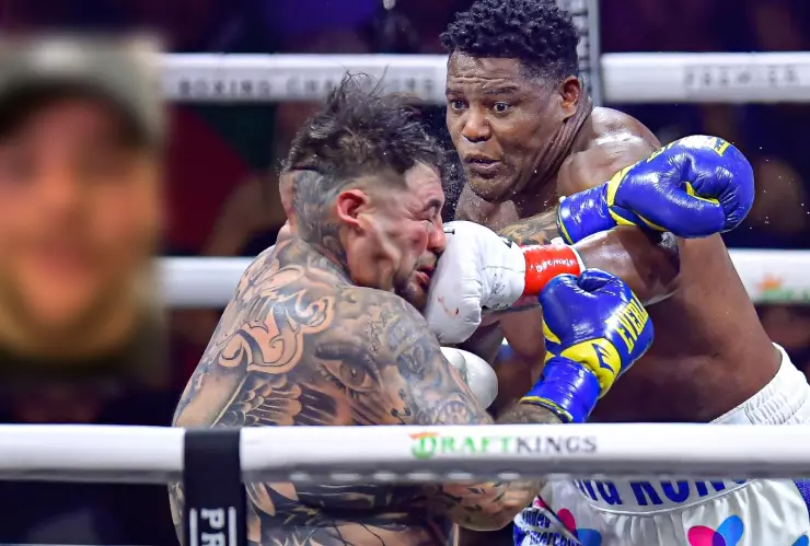 Andy Ruiz recibiendo un golpe de Luis Ortiz