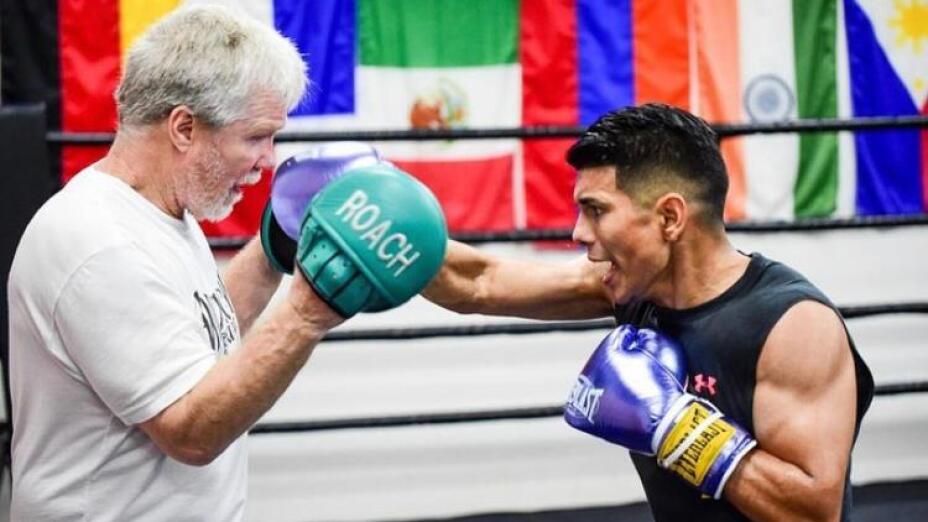 Joselito Velázquez con Freddie Roach.jpeg