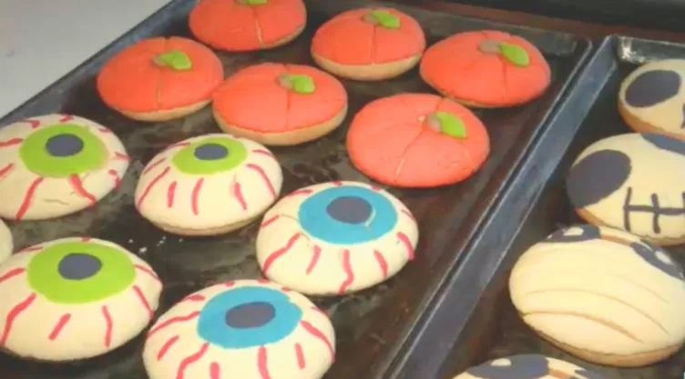 Pan de muerto: figuras de arañas, momias y calabazas que reinventan la panadería mexicana en Día de Muertos