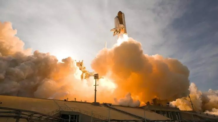 Astronautas regresan a la Tierra