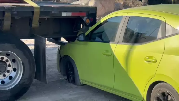 Automovilista choca HOY carretera Camino al Batán