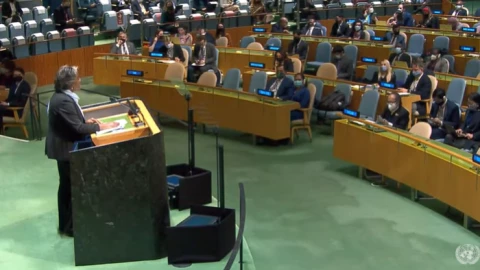 Asamblea de la ONU exige a Rusia retirar sus tropas de Ucrania