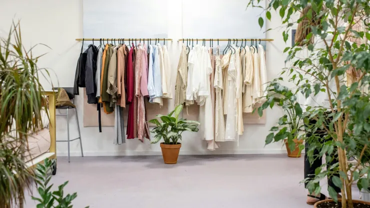 5 objetos para quitar bolas de pelusa de la ropa sin cinta adhesiva