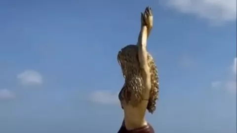 Estatua de Shakira en Barranquilla con falta de ortografía