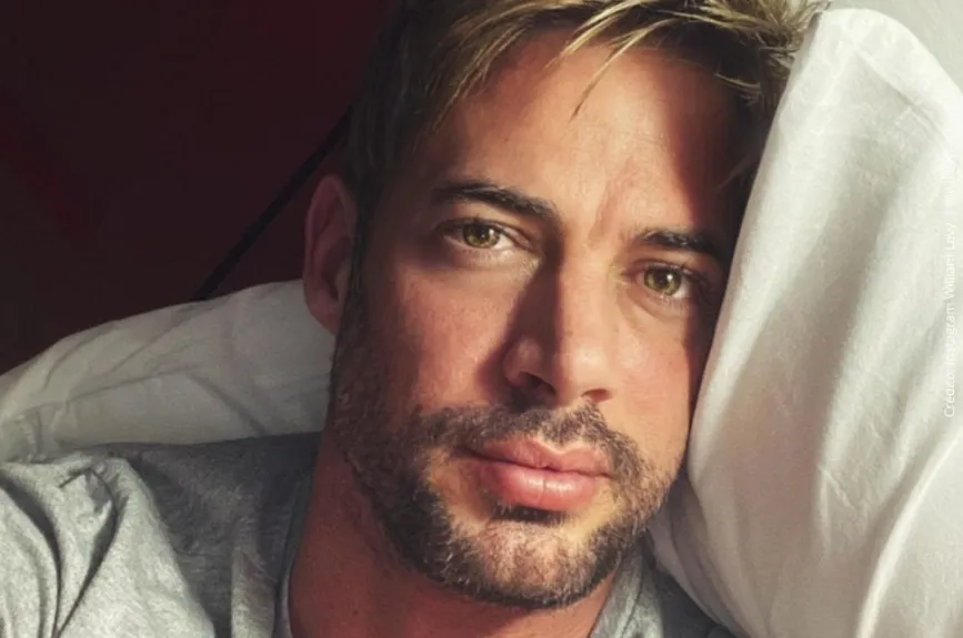 William Levy en la cama..jpg