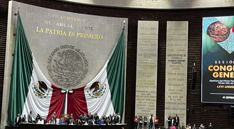 AMLO ofrece informe de gobierno; Alcalde lo entrega en el Congreso