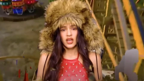 Rosalía en Omega.jpg