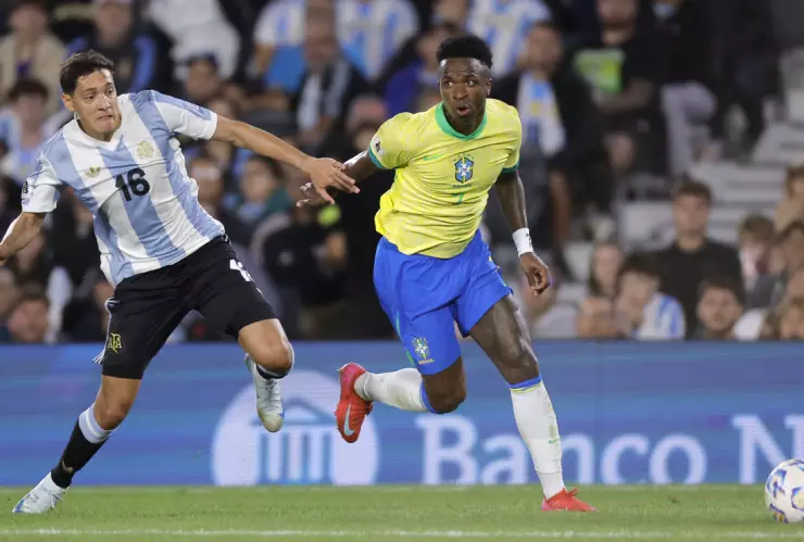 Vinícius Junior, con Brasil, ante la selección de Argentina
